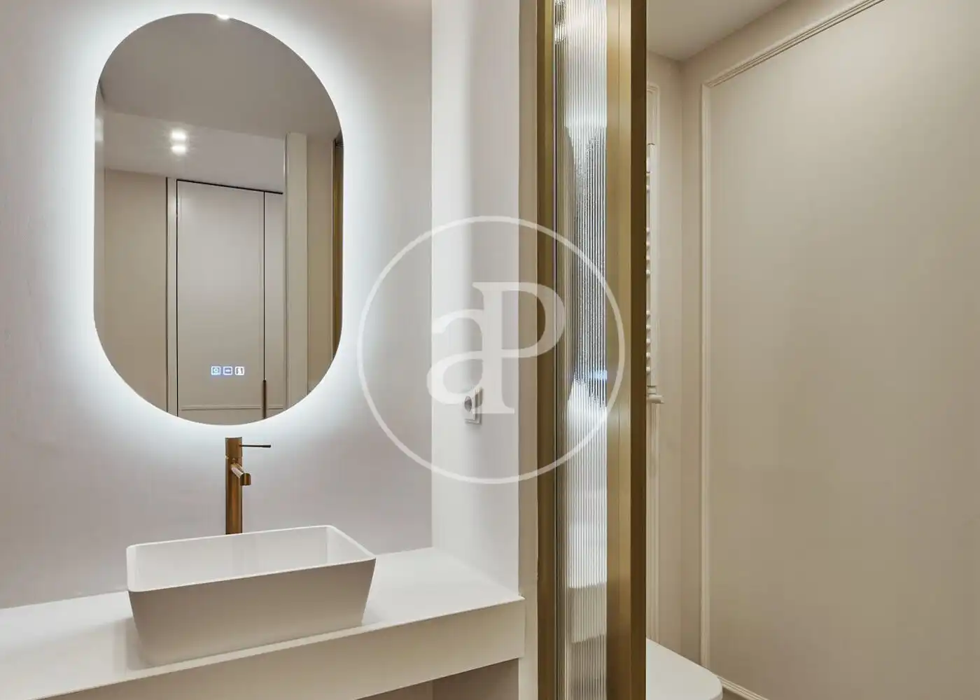 Bathroom of Flat for sale in Madrid  with Air Conditioner, Heating and Terrace