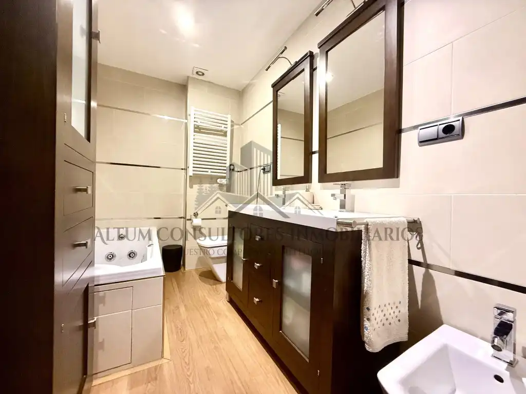 Bathroom of Flat for sale in Sevilla