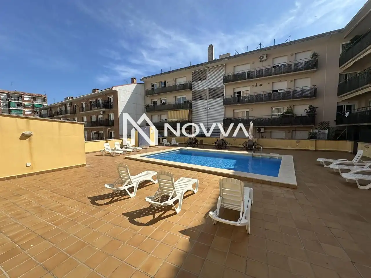 Pis amb piscina en venda a Poblenou