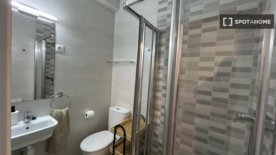 Baño de Piso para compartir en Bilbao  con Aire acondicionado, Terraza y Amueblado