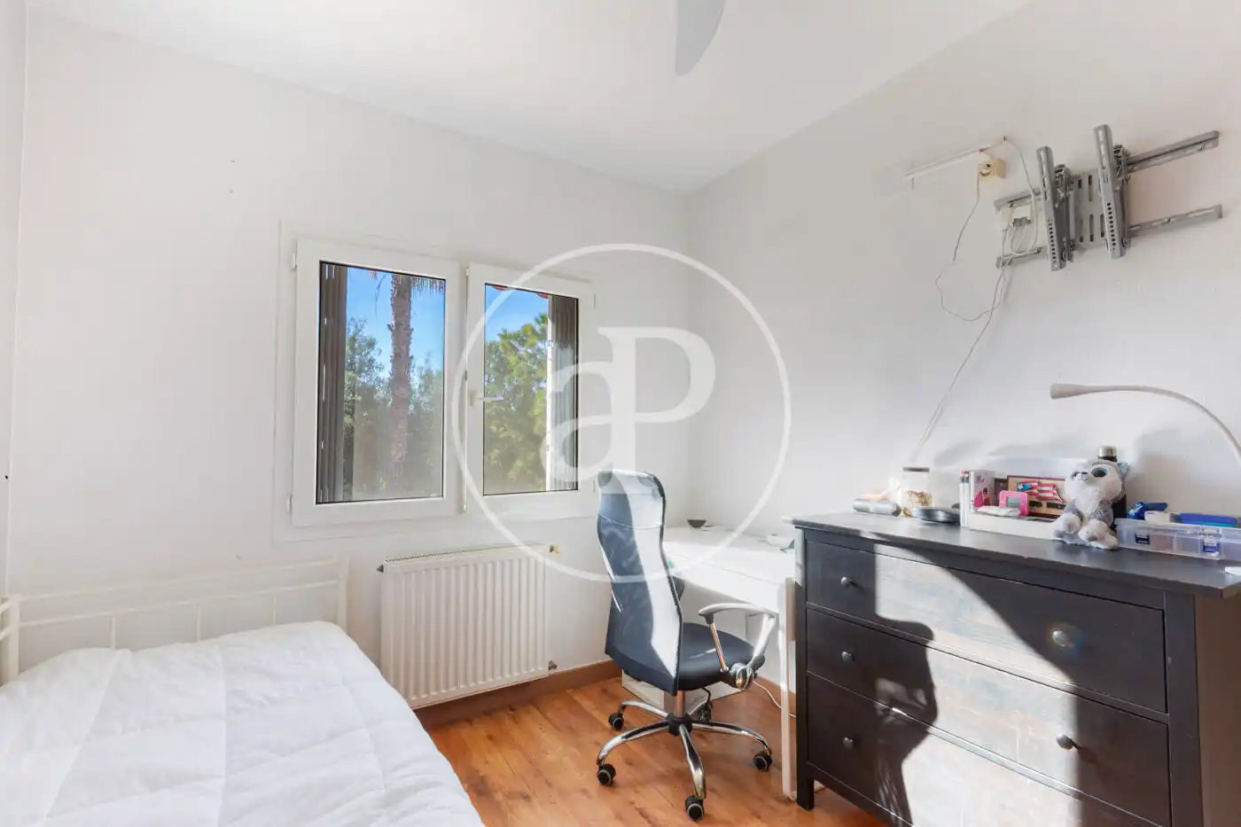 Habitación de Casa adosada en venta en Riba-roja de Túria con Aire acondicionado, Calefacción y Jardín privado