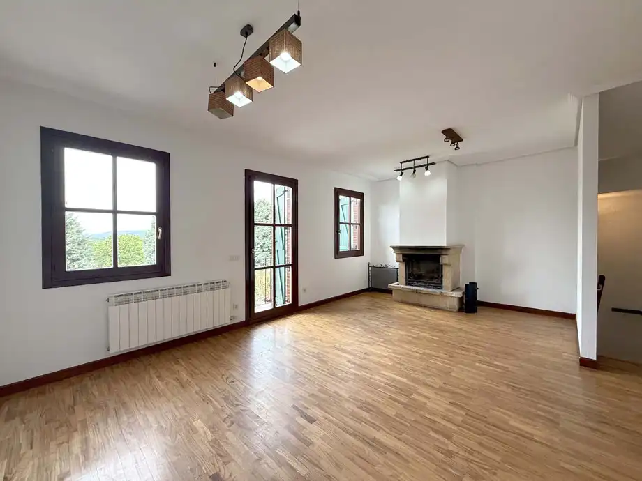 Wohnzimmer von Haus oder Chalet zum Verkauf in Legutio mit Heizung und Privatgarten