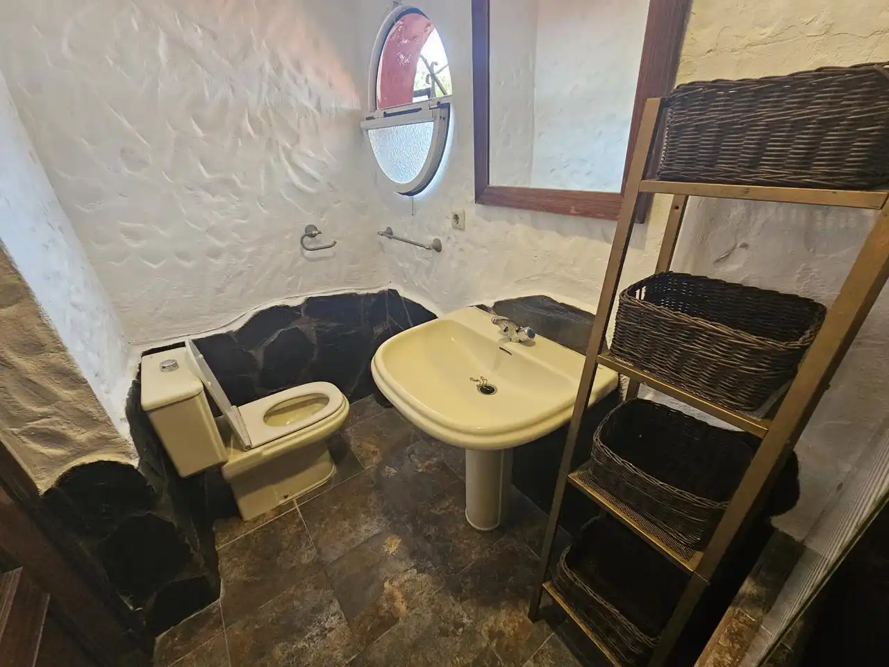 Ground floor for rent in Calle Volga, El Rocío - La Milagrosa