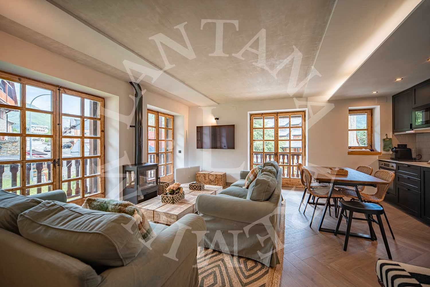 Living room of Flat for sale in Naut Aran  with Heating, Parquet flooring and Furnished