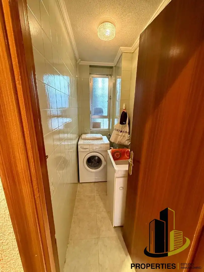Bathroom of Flat for sale in Ledrada