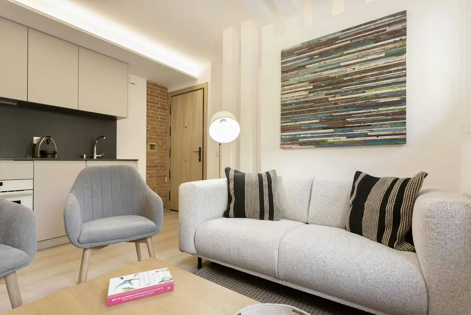 Living room of Flat for rent in Madrid  with Air Conditioner, Heating and Washing machine