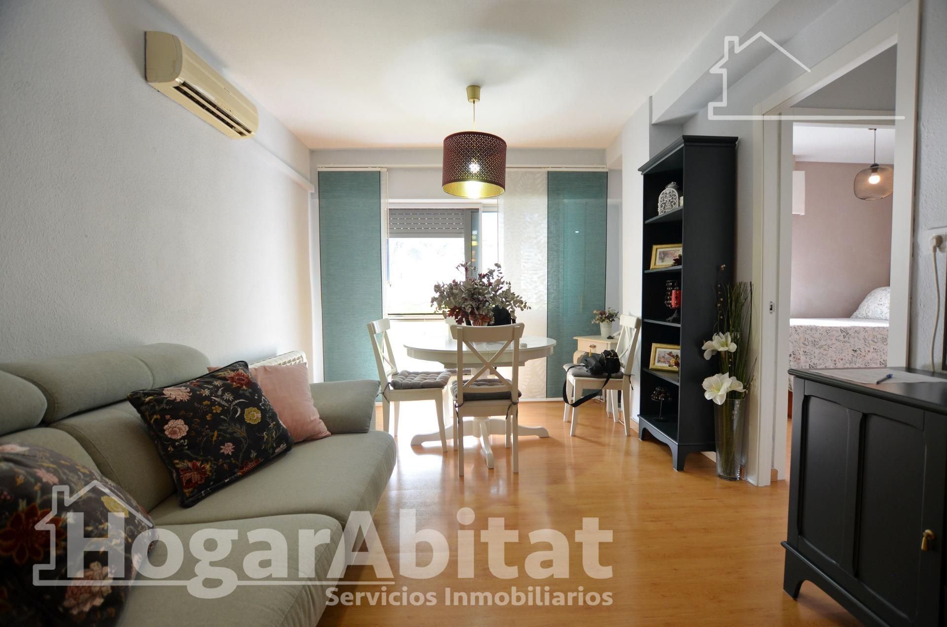 Living room of Flat for sale in Alicante / Alacant  with Air Conditioner, Heating and Parquet flooring
