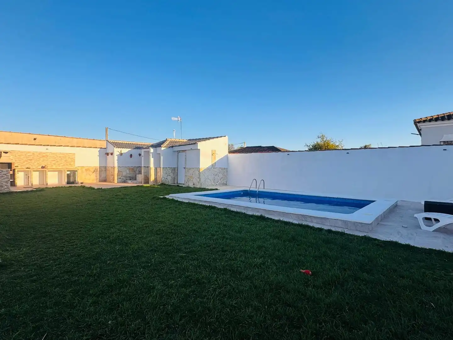 Swimming pool of Houses for sale in Chiclana de la Frontera  with Air Conditioner, Private garden and Storage room