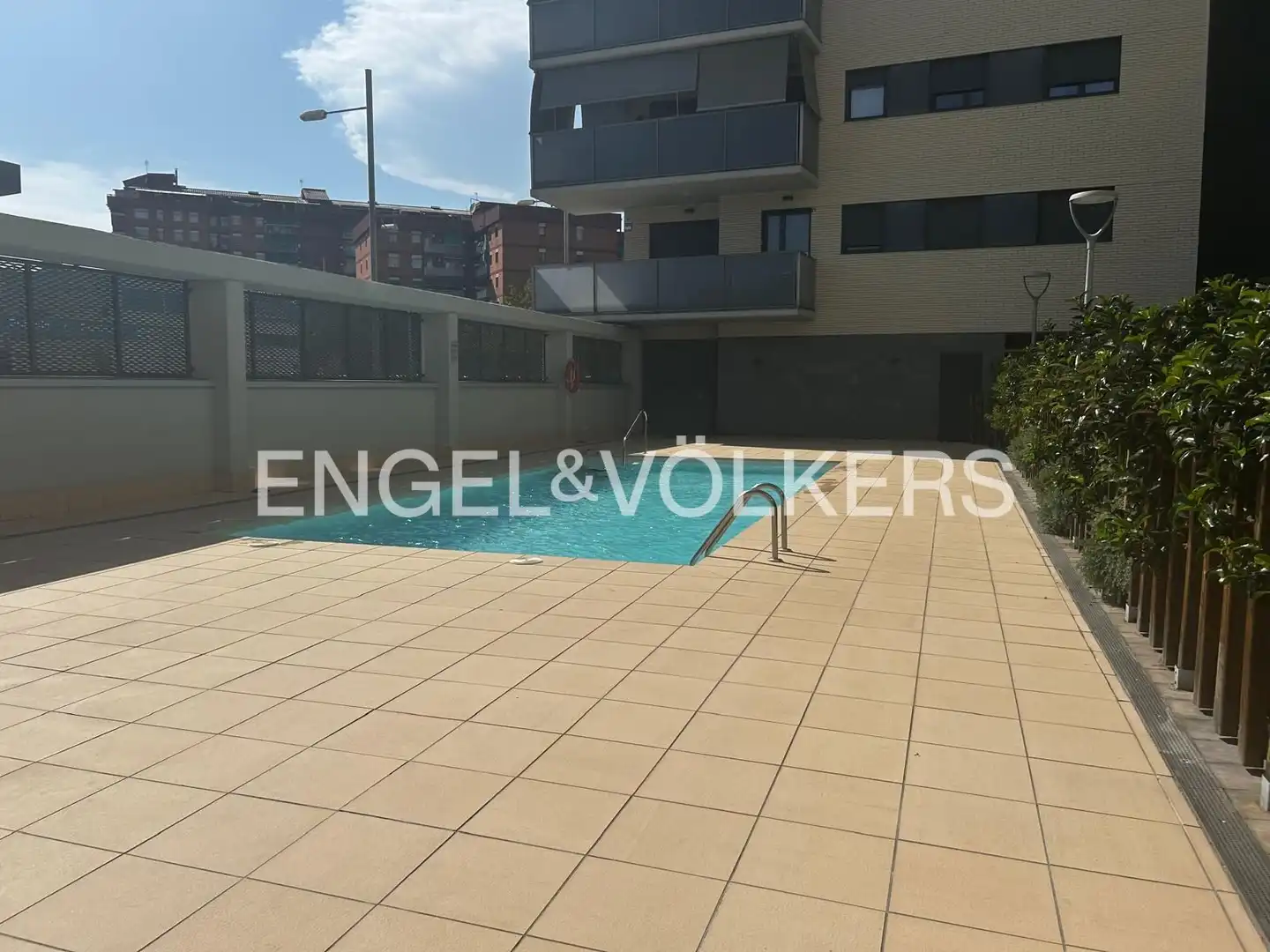 Schwimmbecken von Wohnung zur Miete in Badalona mit Klimaanlage, Heizung und Parkett