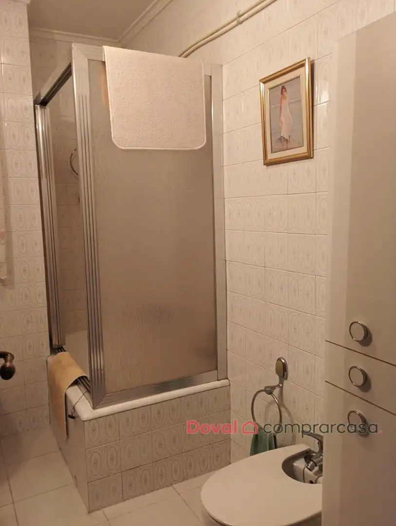 Baño de Piso de alquiler en Vigo  con Calefacción, Parquet y Amueblado