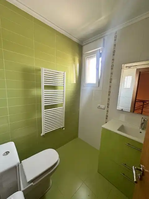 Badezimmer von Maisonette zum Verkauf in Pravia mit Heizung, Terrasse und Abstellraum