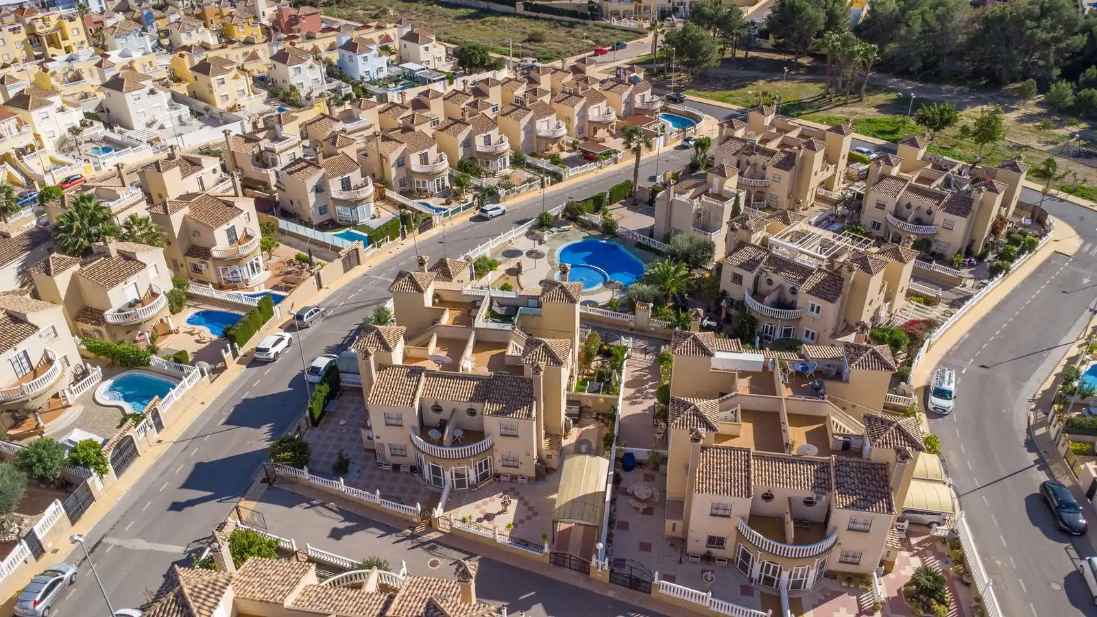 Vista exterior de Casa adosada en venta en Orihuela con Jardín privado, Terraza y Piscina