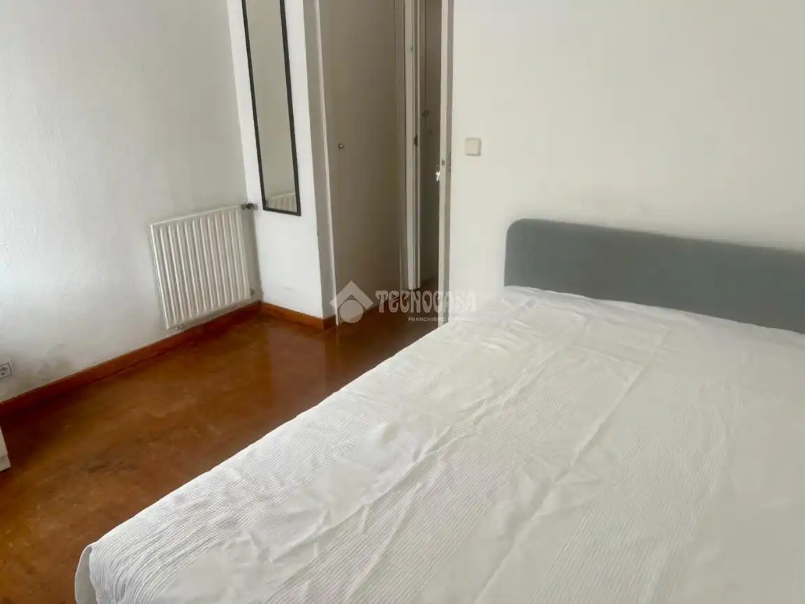 Dormitori de Casa adosada en venda en Alcalá de Henares amb Terrassa