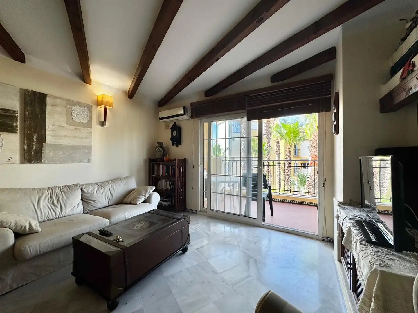 Sala d'estar de Apartament de lloguer en Torrevieja amb Aire condicionat, Calefacció i Moblat