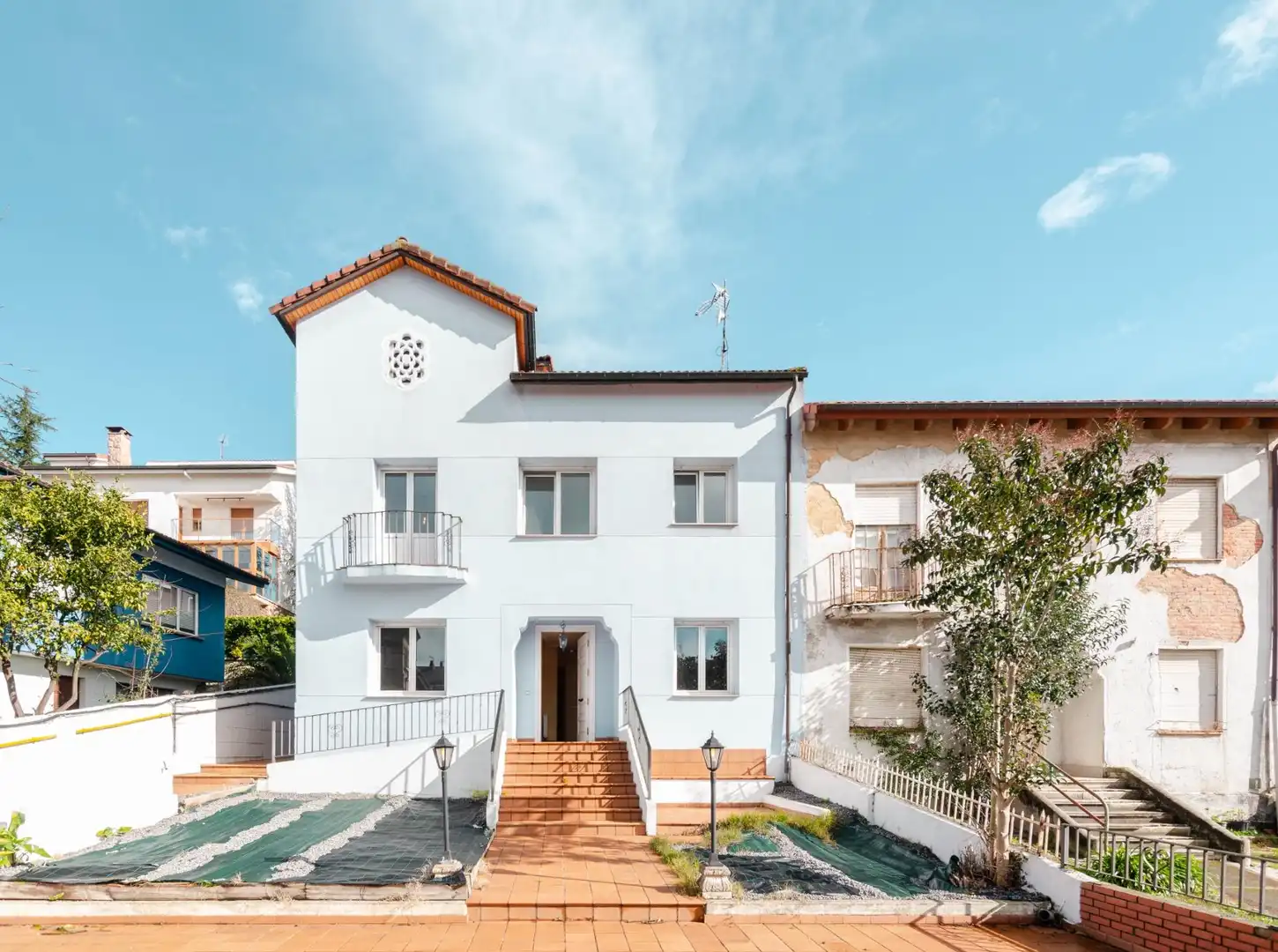 Vista exterior de Casa o xalet en venda en Oviedo  amb Calefacció, Terrassa i Traster
