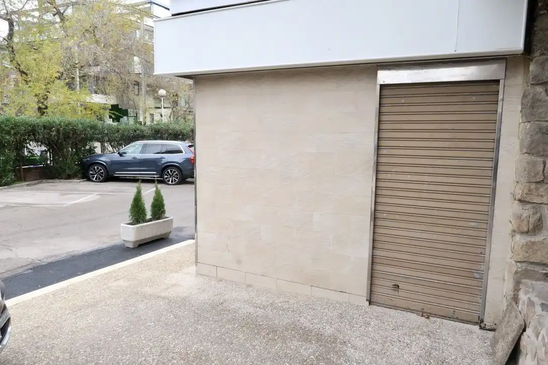 Vista exterior de Local en venda en Madrid
