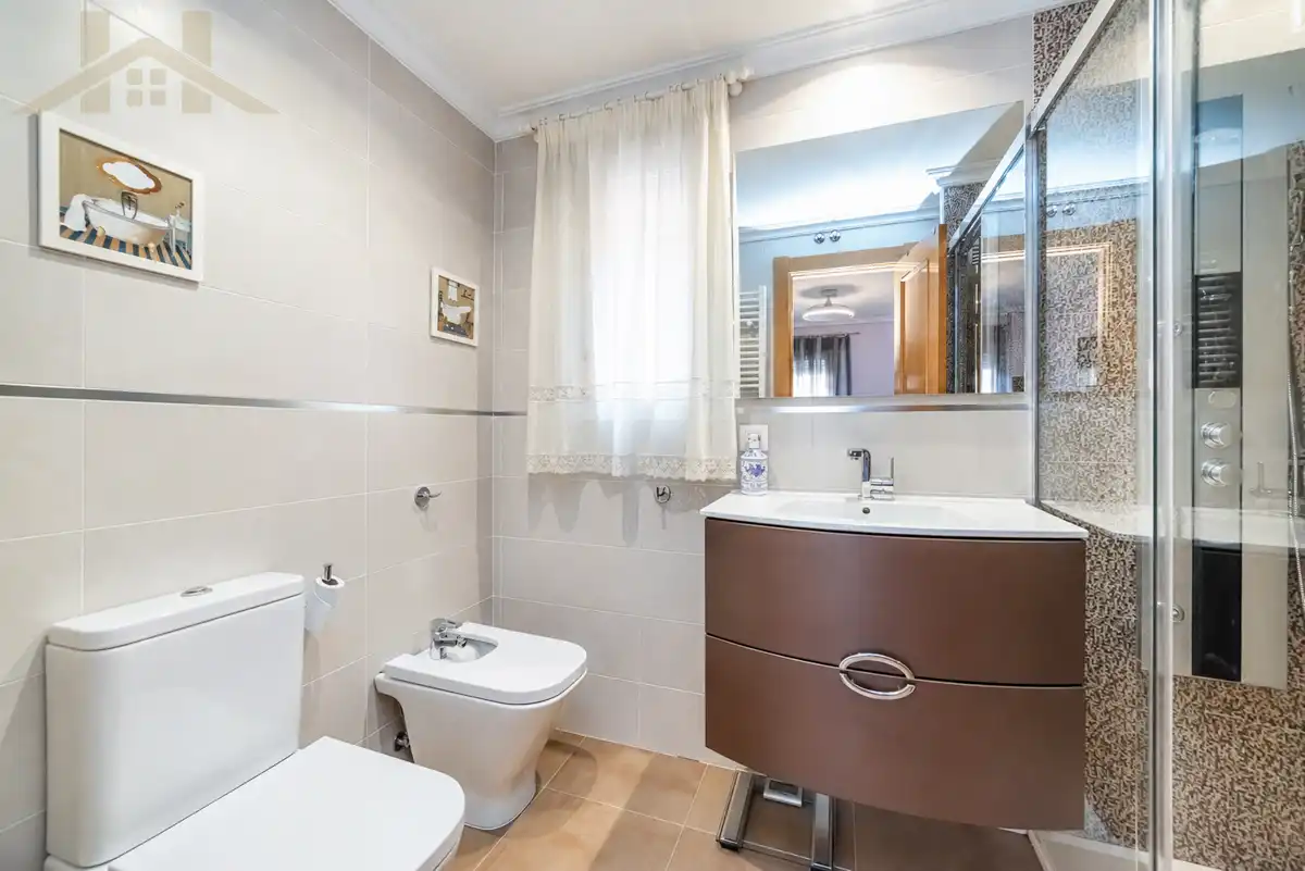 Bathroom of Flat for sale in Valdemoro  with Air Conditioner, Storage room and Community pool