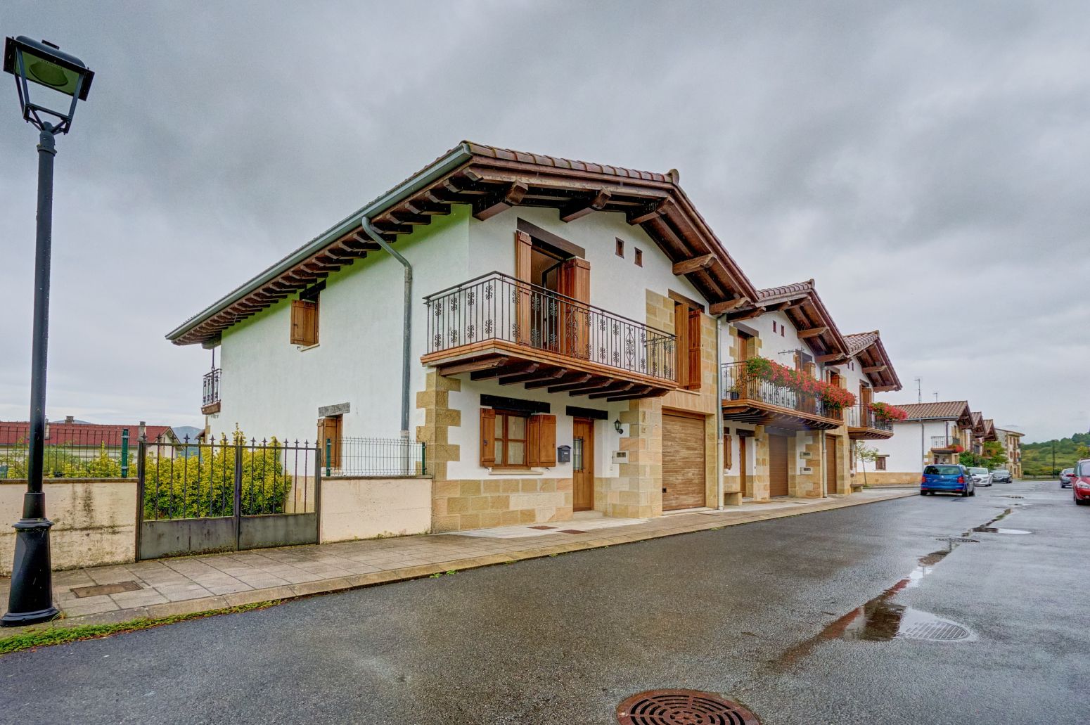 Vista exterior de Casa adosada en venda en Urdiain amb Calefacció, Jardí privat i Terrassa