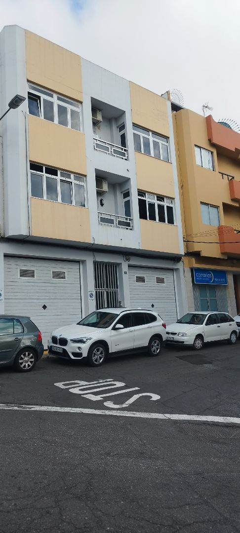 Exterior view of Flat for sale in Las Palmas de Gran Canaria  with Air Conditioner and Balcony