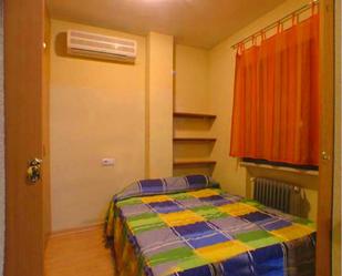 Bedroom of Study to rent in Salamanca Capital  with Air Conditioner