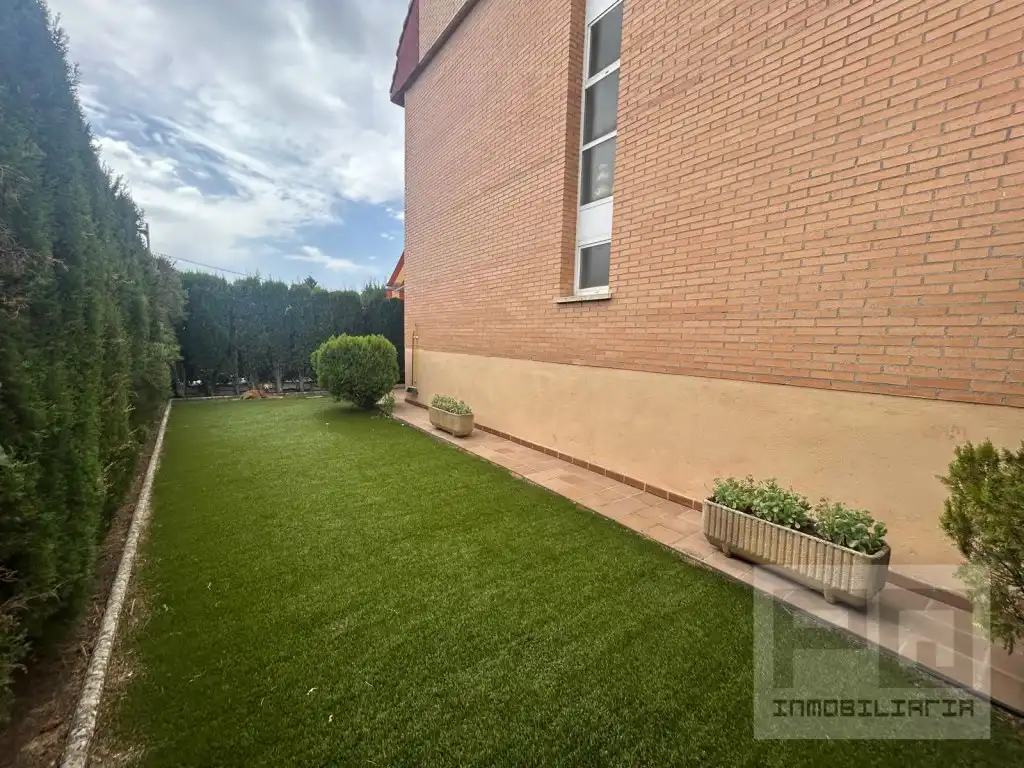 Garden of Houses for rent in Las Navas del Marqués 