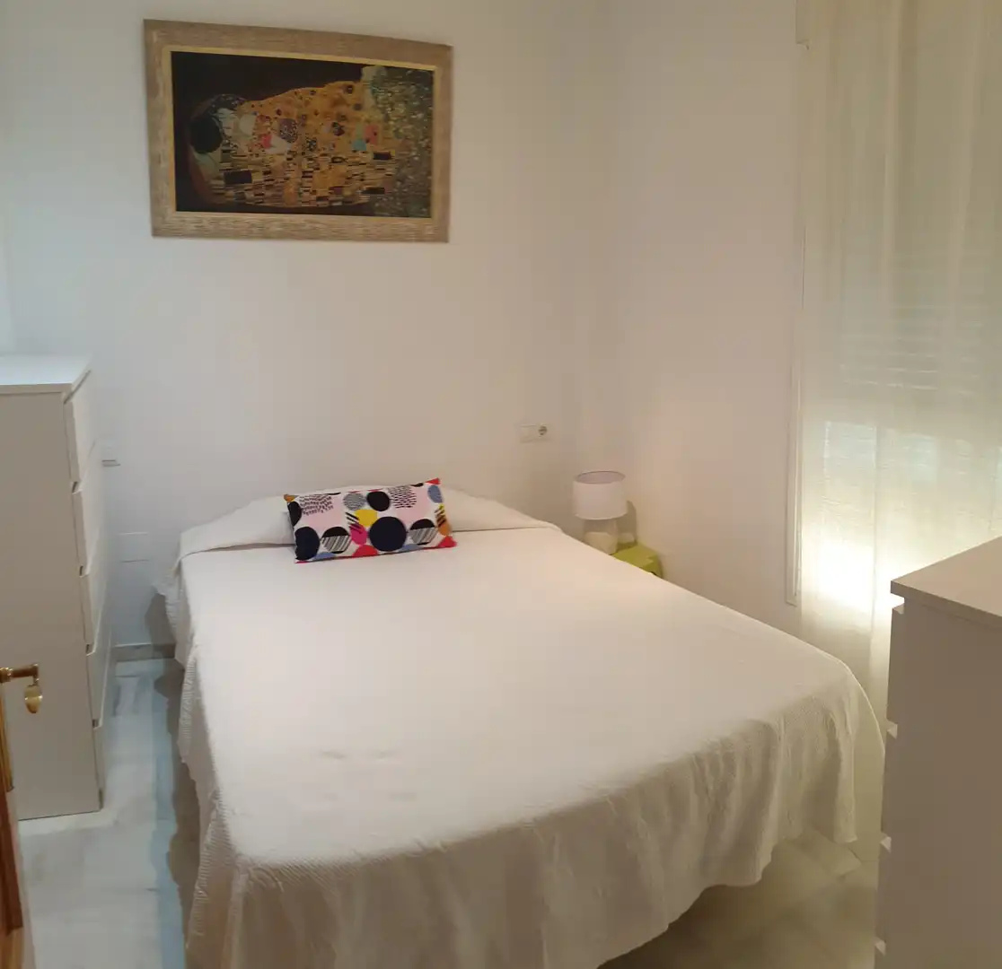Schlafzimmer von Wohnung zur Miete in Málaga mit Möbliert und Waschmaschine