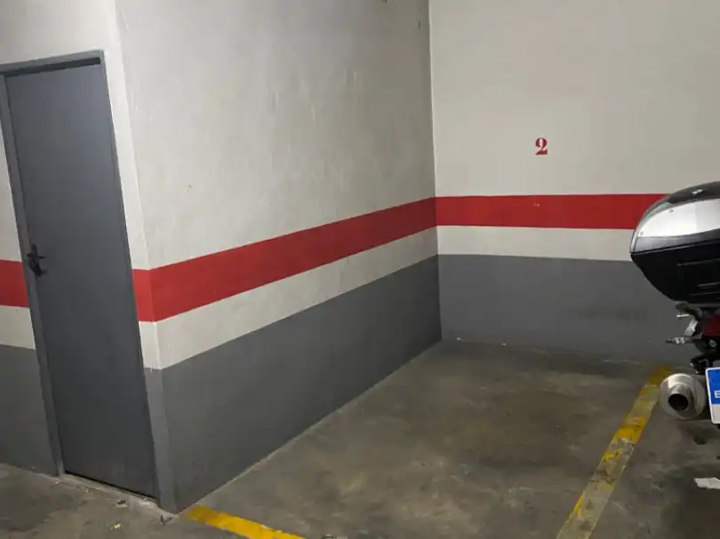 Motorradstellplatz zur Miete in Fontanars del alforins 78