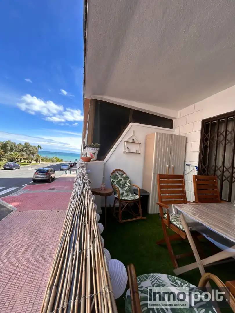 Terrassa de Apartament de lloguer en Torrevieja amb Jardí privat, Moblat i Forn