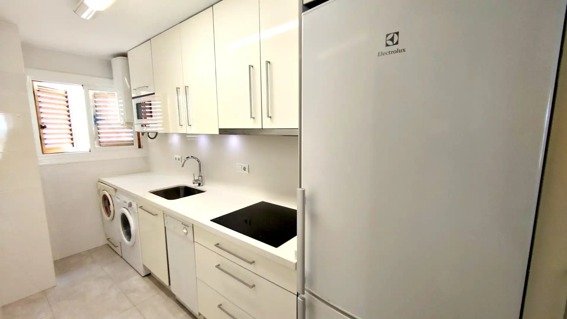 Cuina de Apartament de lloguer en Santa Pola amb Aire condicionat, Calefacció i Terrassa