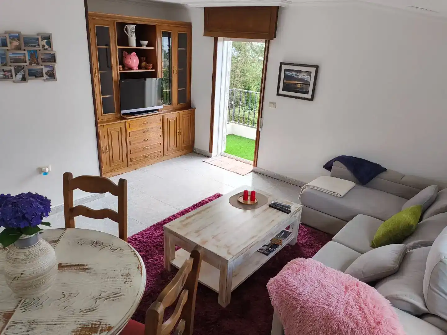 Wohnzimmer von Wohnung zur Miete in Sanxenxo mit Möbliert und Balkon