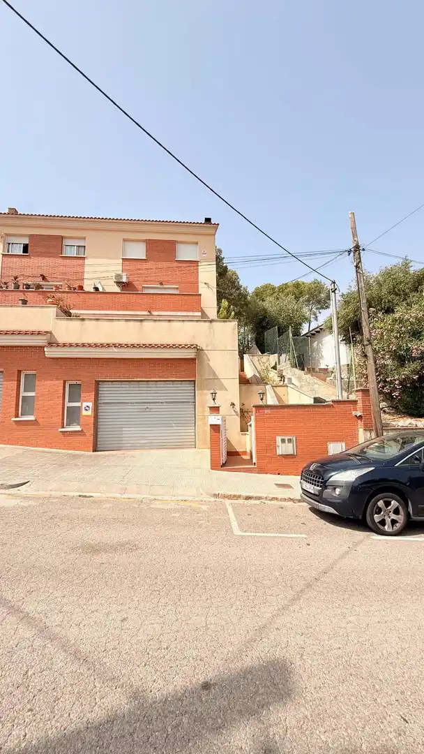 Vista exterior de Casa adosada en venda en Calafell amb Aire condicionat, Calefacció i Jardí privat