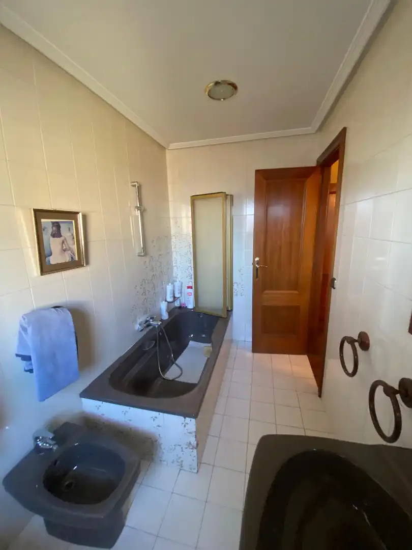 Badezimmer von Maisonette zum Verkauf in Calahorra mit Klimaanlage, Heizung und Parkett
