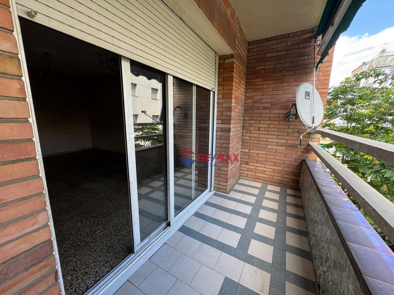 Exterior view of Flat for sale in Girona Capital  with Heating and Balcony