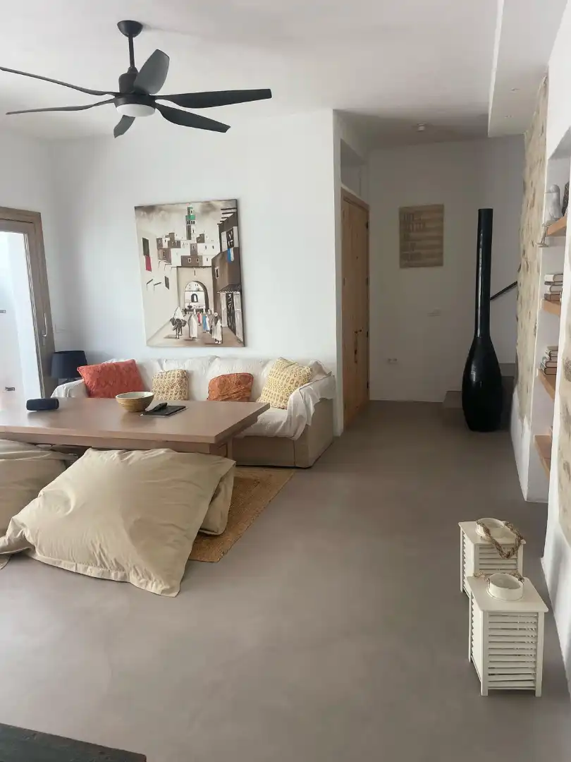 Sala d'estar de Casa adosada en venda en Tarifa amb Jardí privat, Terrassa i Piscina