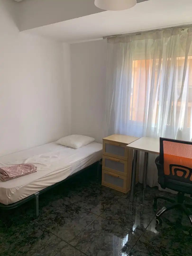 Habitación de Piso en venta en Valencia con Aire acondicionado, Amueblado y Lavadora
