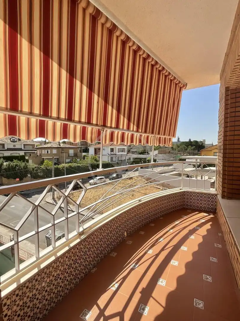Terrasse von Wohnung zur Miete in Linares mit Klimaanlage, Terrasse und Möbliert