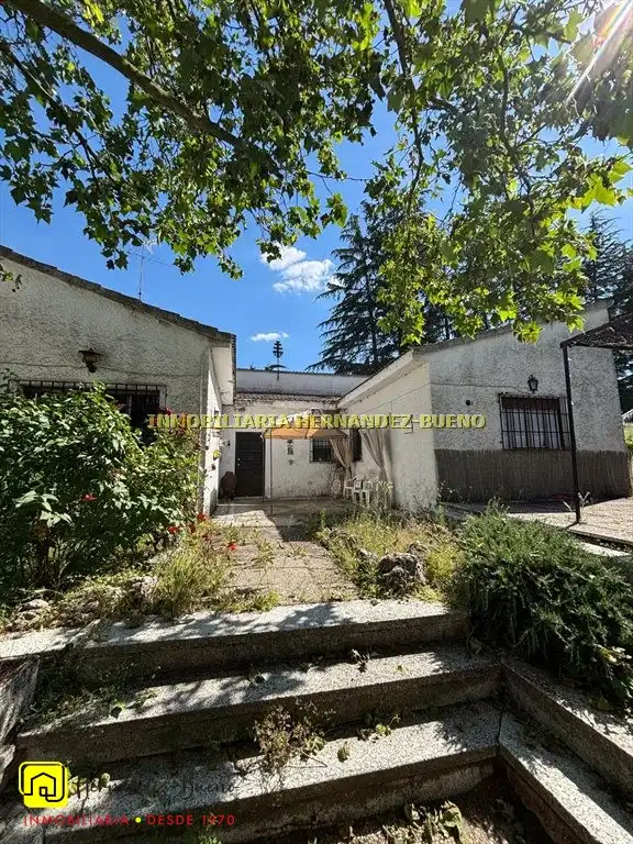 Vista exterior de Casa o xalet en venda en Alba de Tormes amb Jardí privat i Piscina