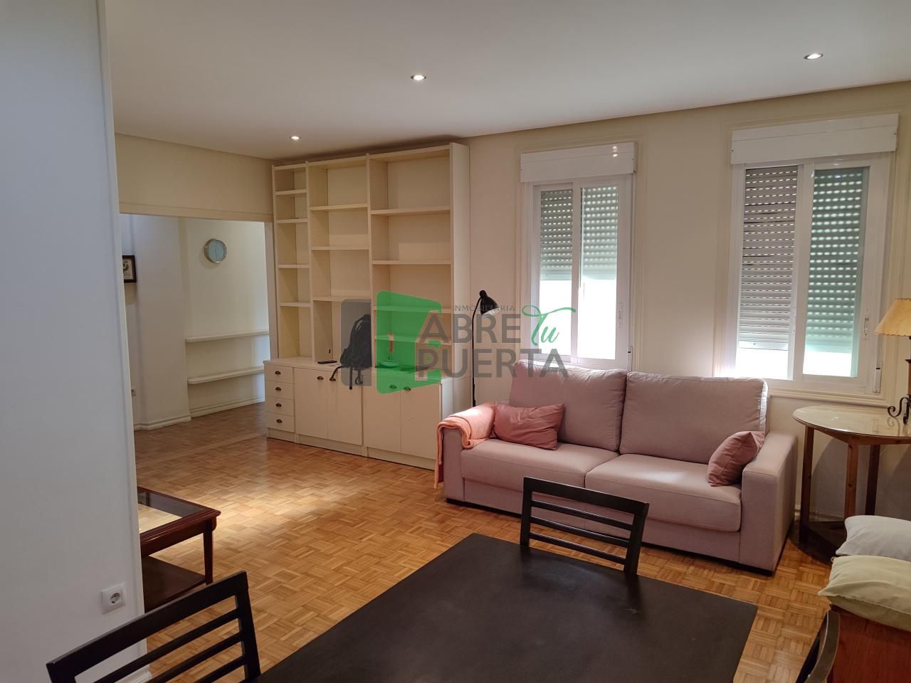 Sala d'estar de Pis de lloguer en Ourense Capital  amb Calefacció, Parquet i Traster