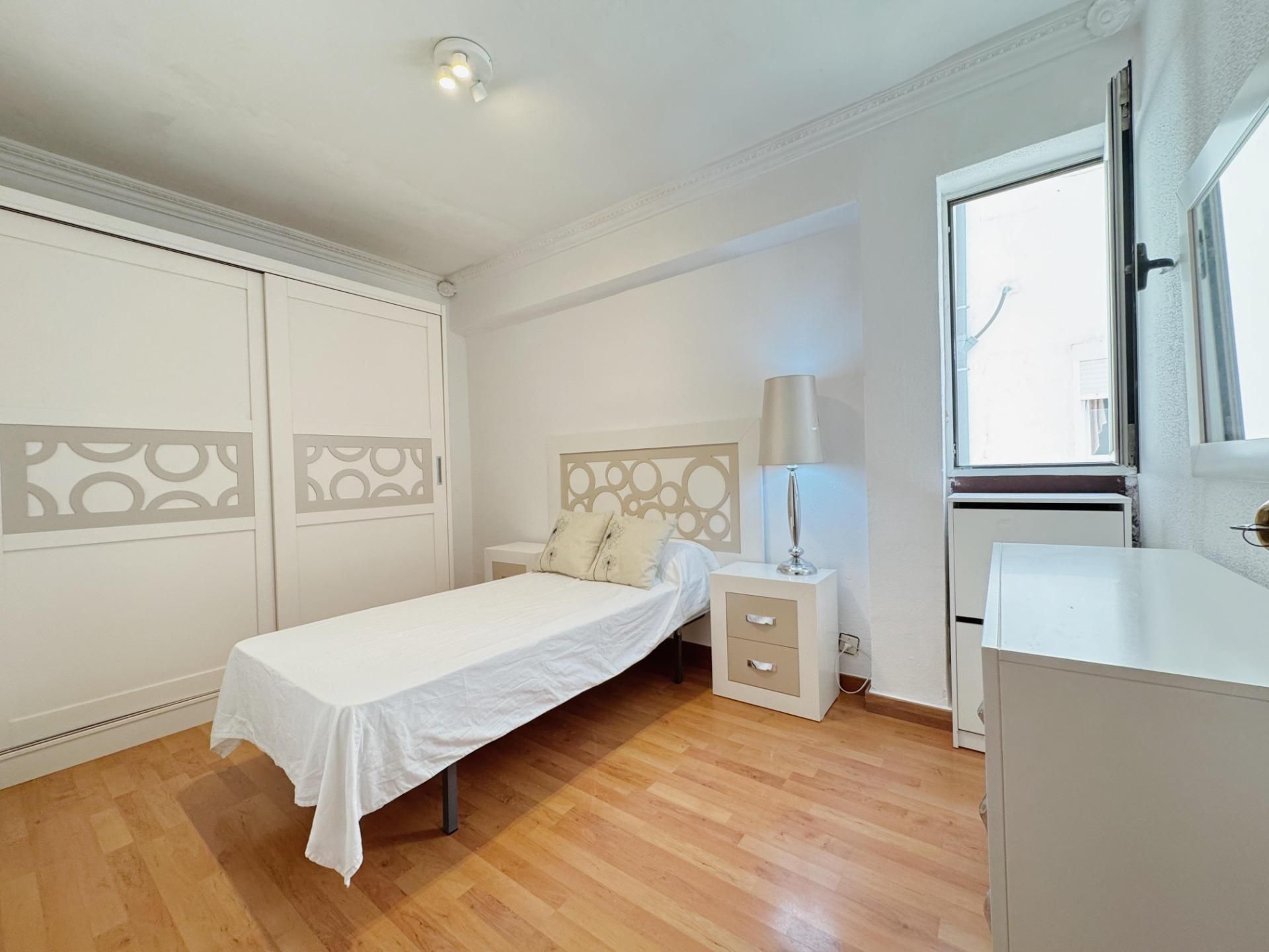 Bedroom of Flat for sale in  Almería Capital  with Air Conditioner, Heating and Parquet flooring