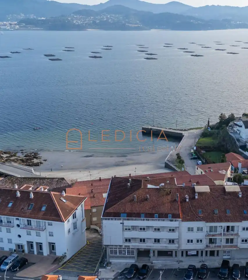 Außenansicht von Gebäude zum Verkauf in Poio