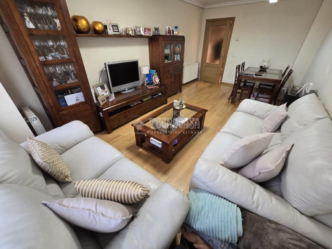 Living room of Flat for sale in  Madrid Capital  with Air Conditioner, Heating and Storage room