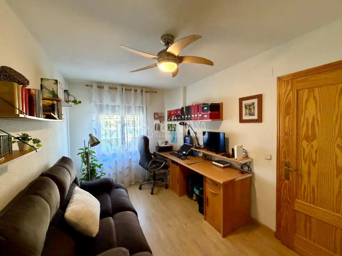Schlafzimmer von Einfamilien-Reihenhaus zum Verkauf in Azuqueca de Henares mit Klimaanlage und Heizung