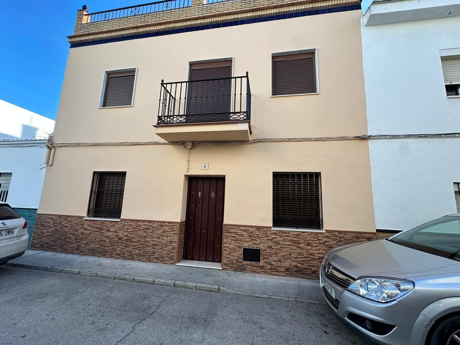 Exterior view of House or chalet for sale in Utrera