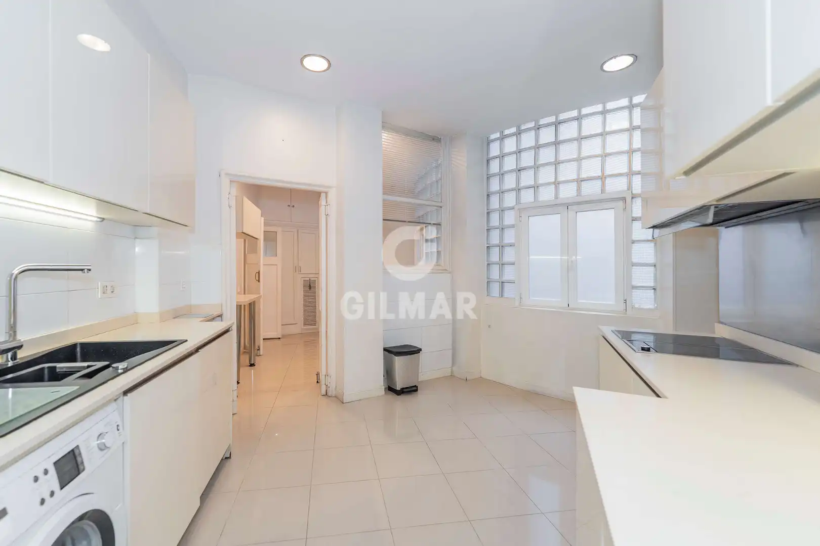 Kitchen of Flat for sale in Madrid  with Heating and Storage room