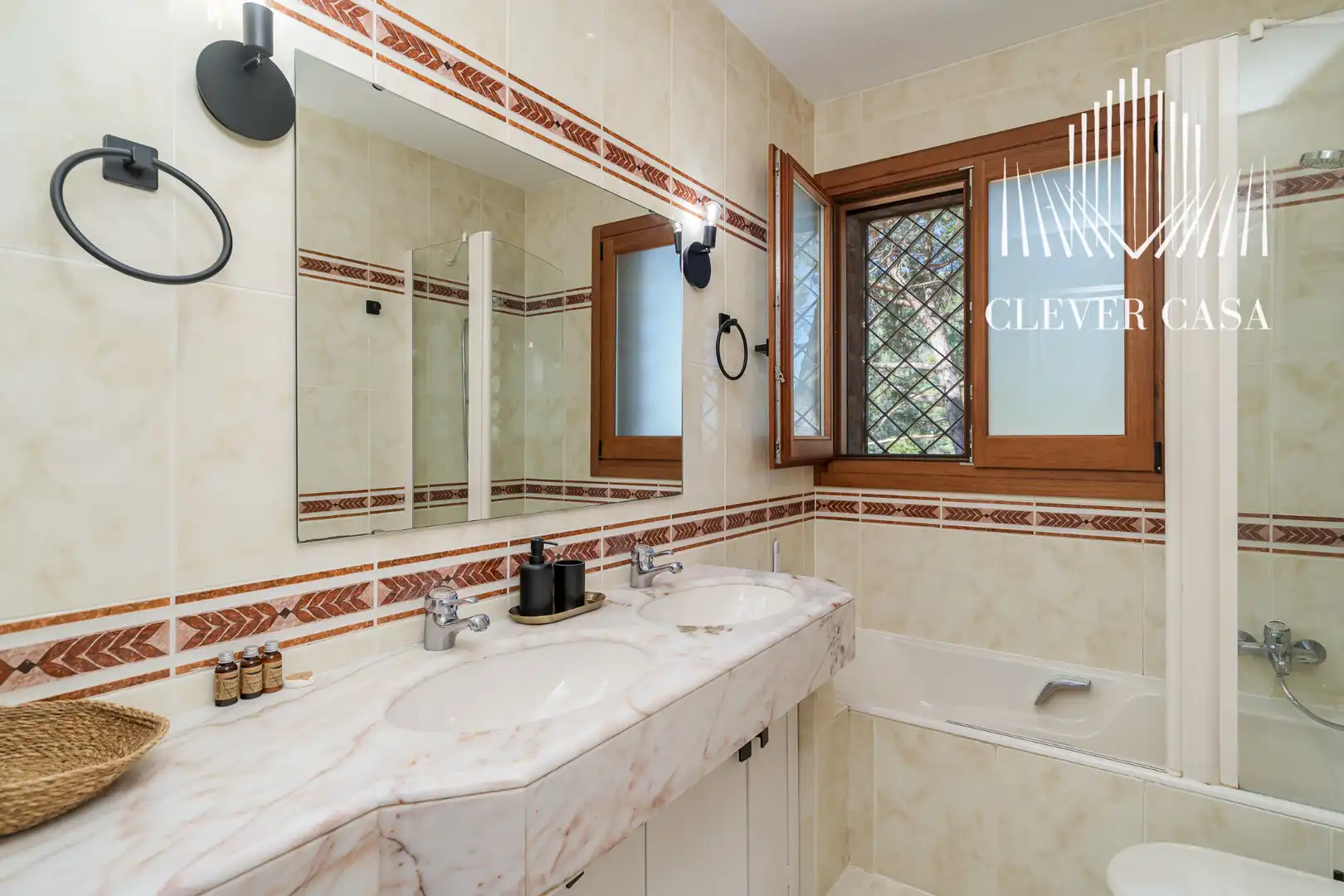 Baño de Casa o chalet en venta en Castellví de Rosanes con Aire acondicionado, Calefacción y Jardín privado