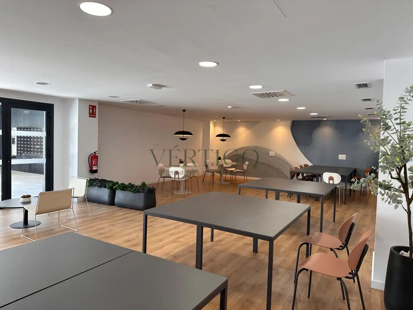 Wohnung zum Verkauf in Dos Hermanas mit Klimaanlage, Heizung und Terrasse