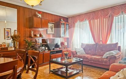 Sala d'estar de Apartament en venda en  Madrid Capital amb Aire condicionat, Calefacció i Parquet