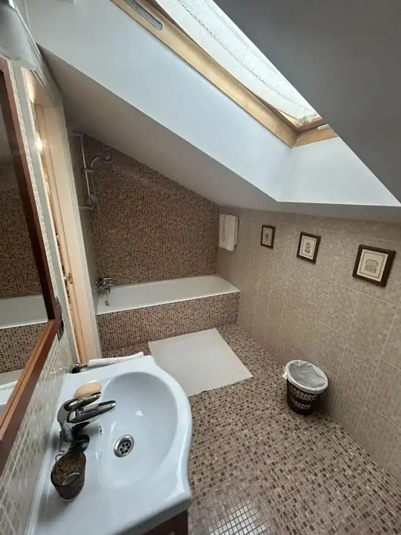 Bany de Casa adosada en venda en Segovia amb Parquet, Traster i Balcó