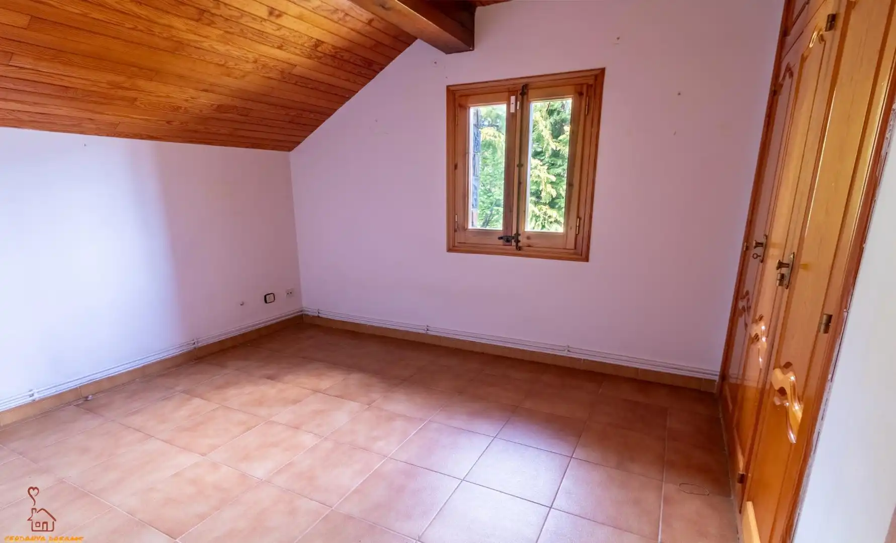Dormitori de Casa o xalet en venda en Llívia amb Calefacció, Jardí privat i Parquet