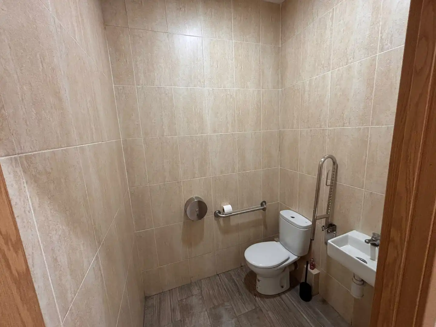 Bany de Local en venda en Cornellà de Llobregat